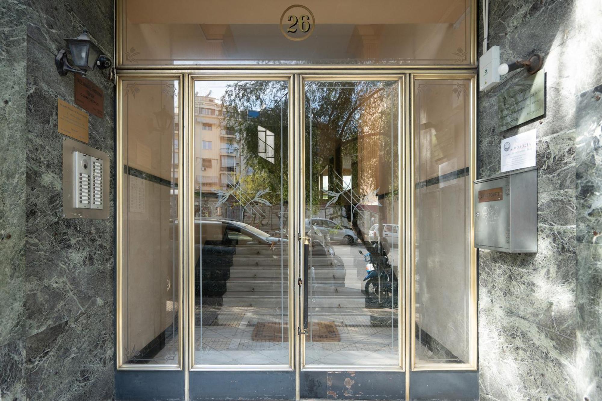 Stunning Cozy Apartment In Athens Exterior photo